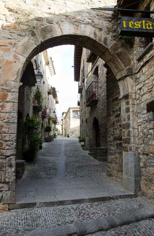 Huesca - Ainsa 21 - Portal de Abajo.jpg